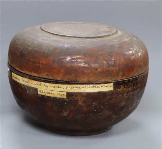 A 19th century Tibetan monks lacquer wood bowl and cover (Phorwa)